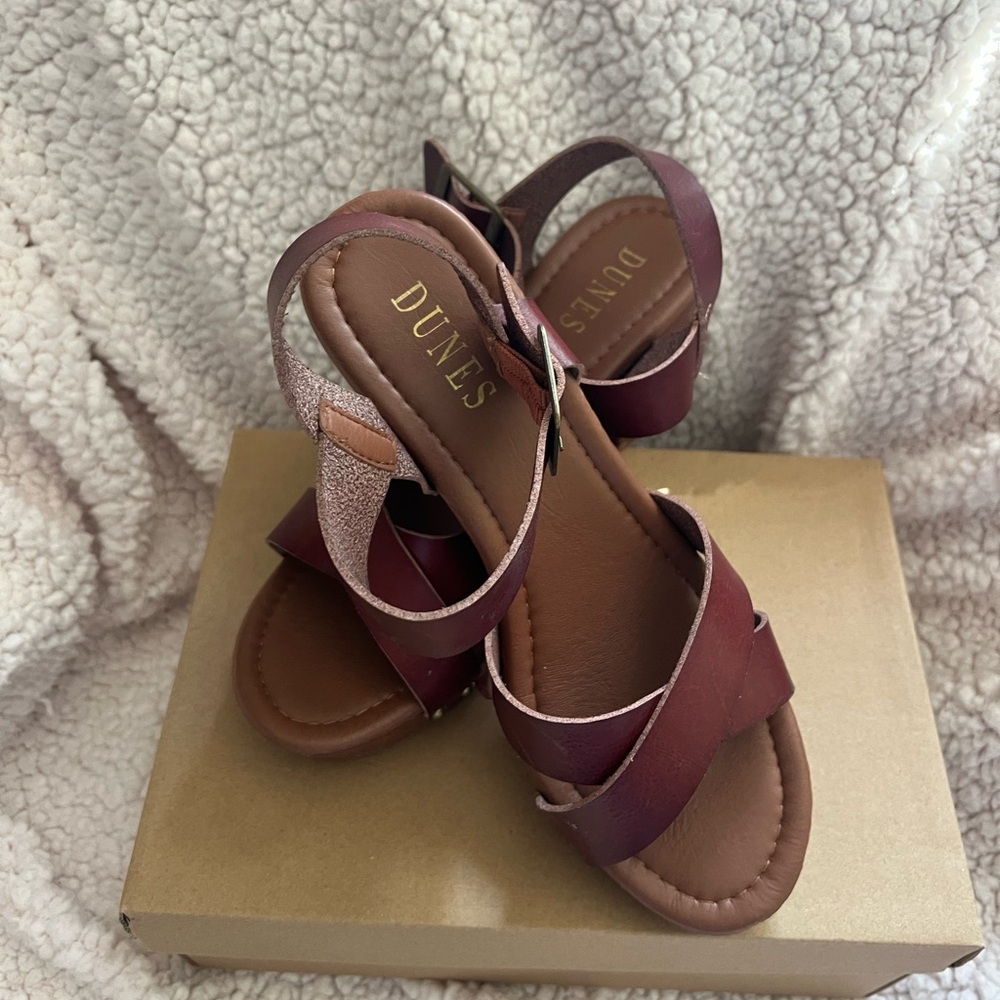 Dunes Women's Sayer Faux Wood Sandal - Size 9
